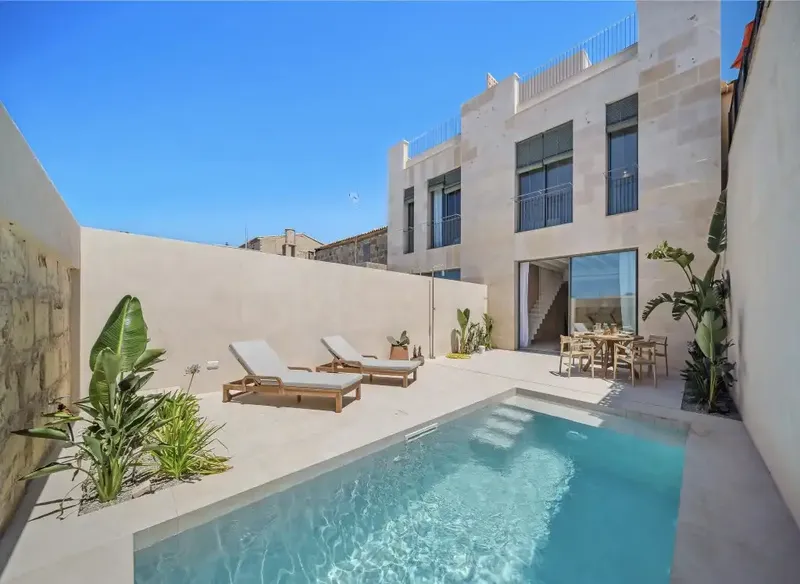 This beautifully designed house for sale in Ariany is located on a quiet village street and has been recently completed, combining — photo 1
