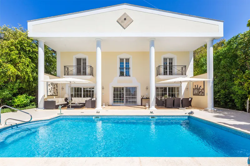High-quality villa with character and sunny ambience — photo 2