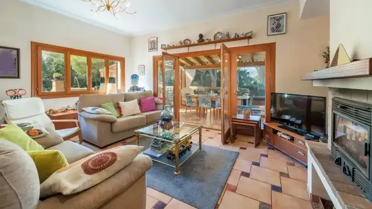 This magnificent rustic estate is located in the quiet and sought-after area of Alcanada — photo 11