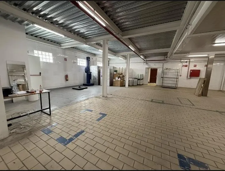 Industrial warehouse — photo 3