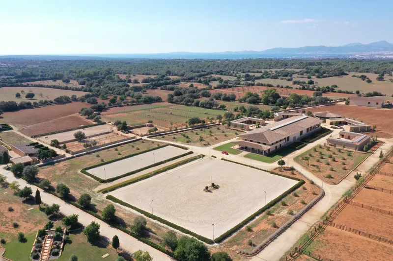 Representative estate as a private residence with fantastic panoramic views — photo 1