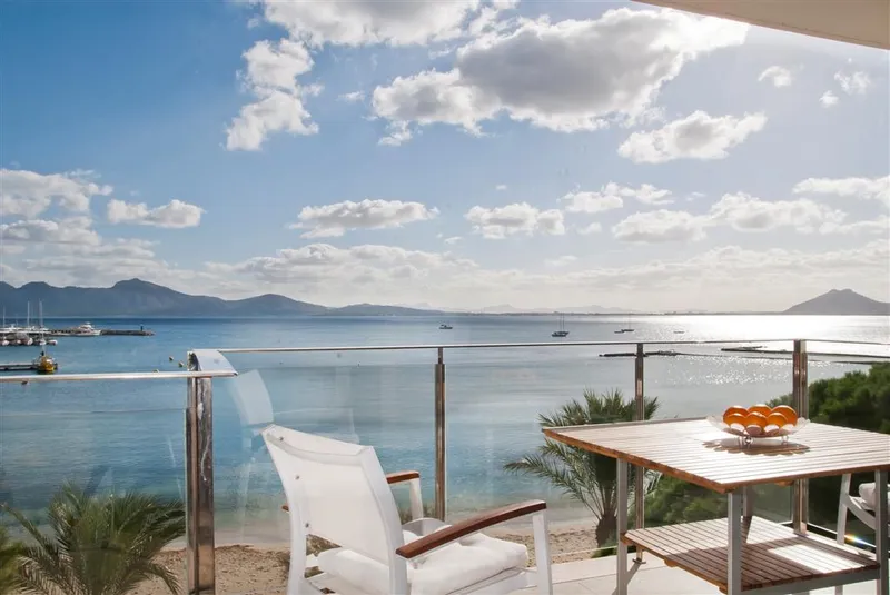 10331 Modern luxury penthouse 3rd A facing the beach for rent in Puerto Pollensa — photo 1