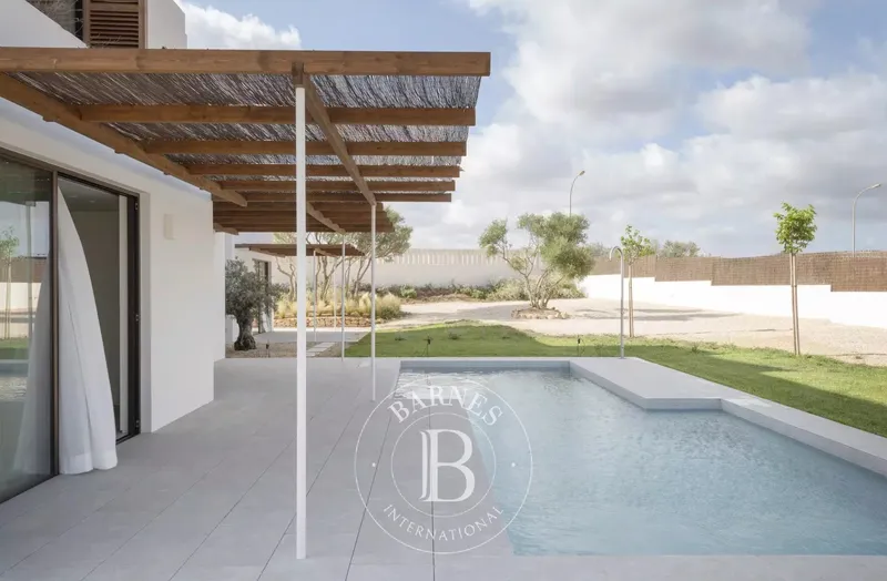 Luxury Villa with Garden, Pool, and Rooftop Terrace in Son Gual — photo 3