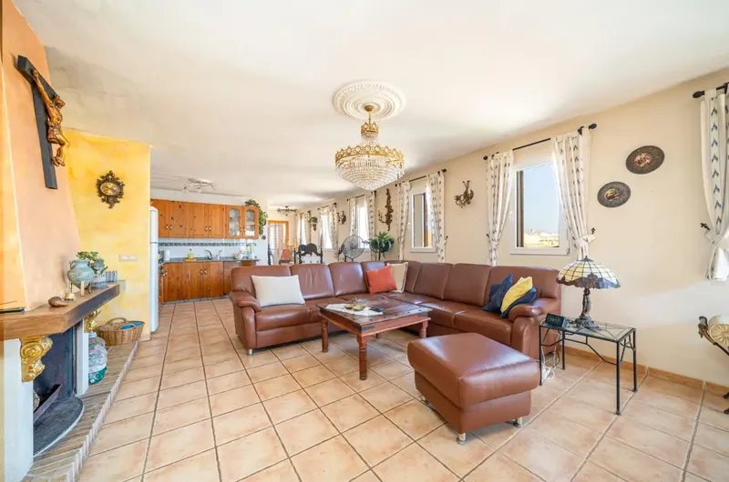 Magnificent house of 330 m² built, distributed over 3 floors, located in the heart of Muro — photo 4