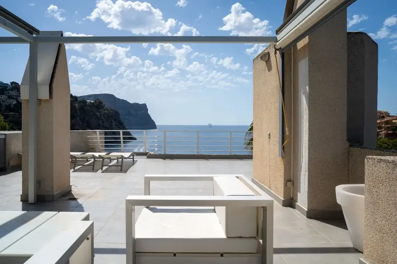 Exclusive duplex penthouse of about 150 m² with spectacular private rooftop solarium of 80 m² and open views of the Mediterranean — photo 3