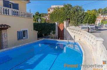 Pretty and very well-maintained single-family house with pool in Paguera for sale — photo 1