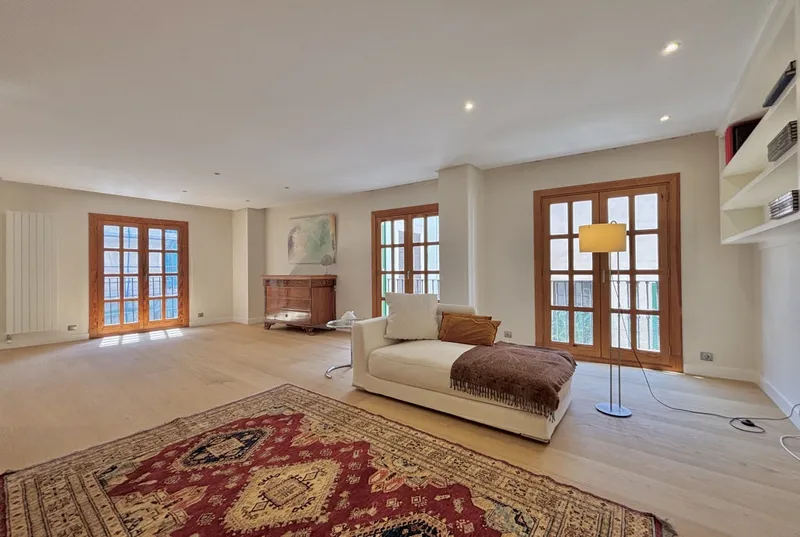 Elegant apartment with 2 parking spaces in the historic center of Palma — photo 2