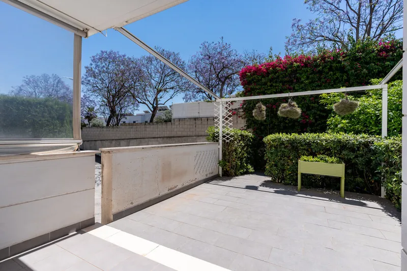 Exceptional Ground-Floor One-Bedroom Apartment with Large Terrace, Parking and Private Garden — photo 8