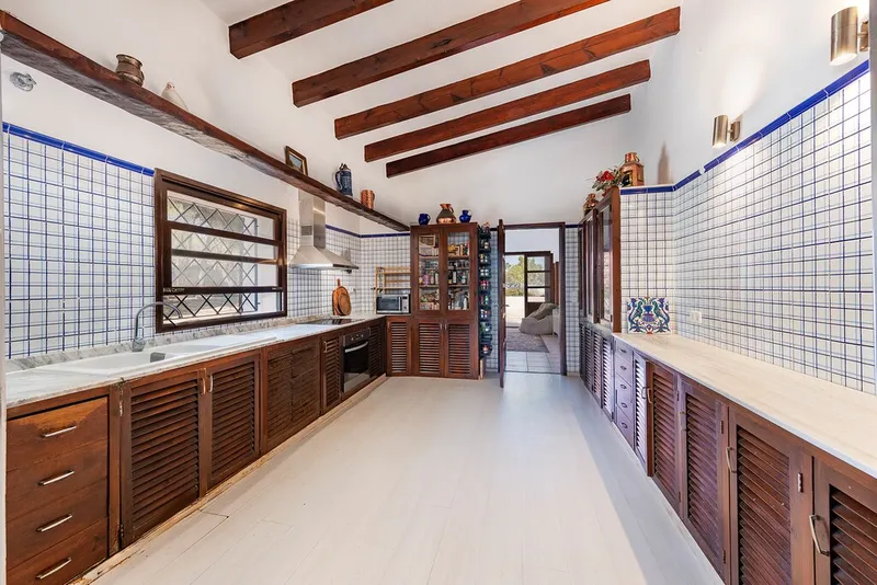 Quiet location country property for sale in Santanyi with mountain view and sea views — photo 9