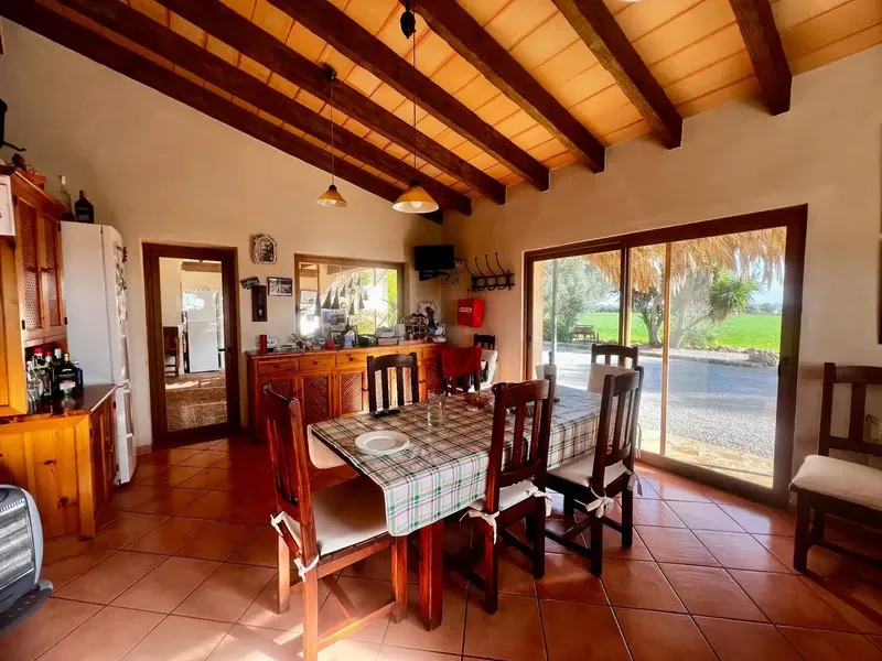 We present a unique opportunity to acquire a magnificent rustic estate of 86,000 m², located a few minutes from Sa Ràpita, in a — photo 9