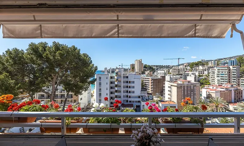 Apartment with parking and storage room in Cala Major — photo 1