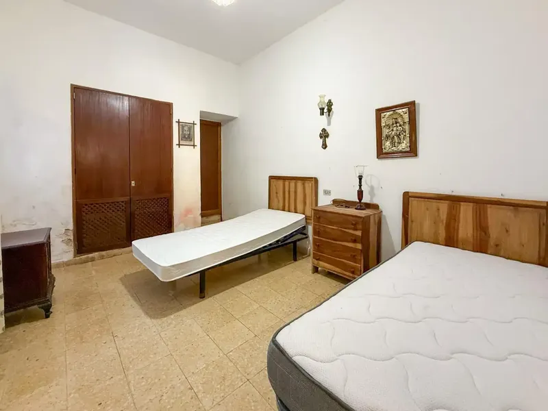 Discover this charming semi-detached house in the picturesque village of Consell, Mallorca. With a built area of 343 m², this — photo 10
