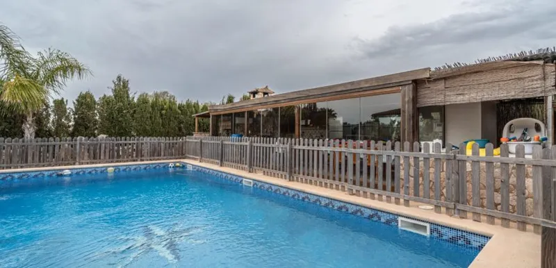Independent chalet with sea views in Portocolom: 490 m² and pool — photo 10
