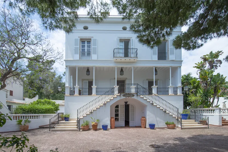 Elegant villa in El Terreno with park-like garden, pool and stunning views of the harbor — photo 2