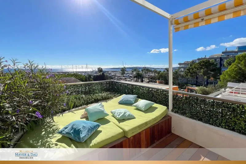 This apartment, completely renovated in 2025, is located in the coveted Silverpoint residential complex in Portals Nous and combines a design — photo 1