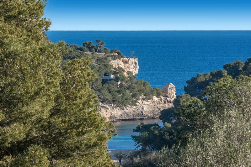 Exclusive designer villa with pool and sea views near the beach — photo 1