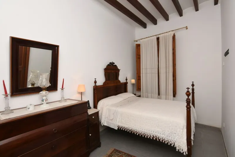Central renovated 3-story town house in Llucmajor — photo 9