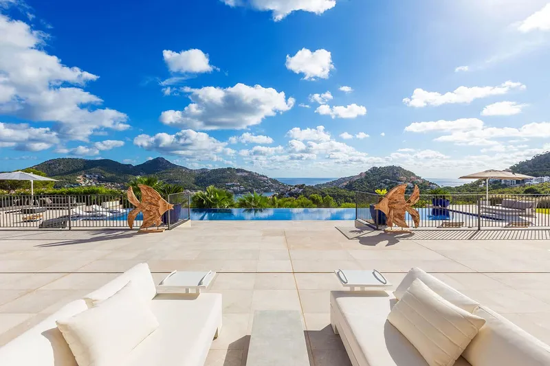 Luxury villa with sensational views on 100,000 m² of land — photo 3