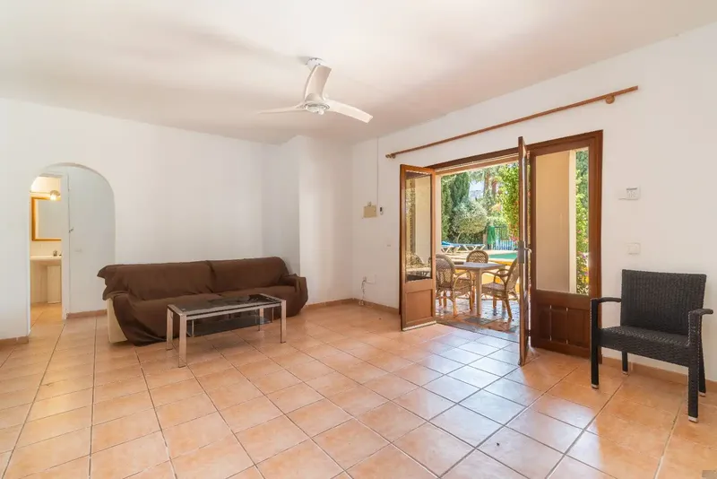 A home full of potential is this villa of approx. 150 m2 in Puerto Alcudia, near the beach and the lakes, with 4 bedrooms, 2 bathrooms, kitchen — photo 7