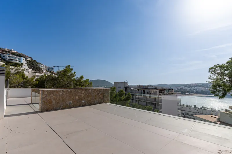Newly Built Luxury Seafront Five-Bedroom Villa in Santa Ponsa with Panoramic Views and Expansive Terraces — photo 11