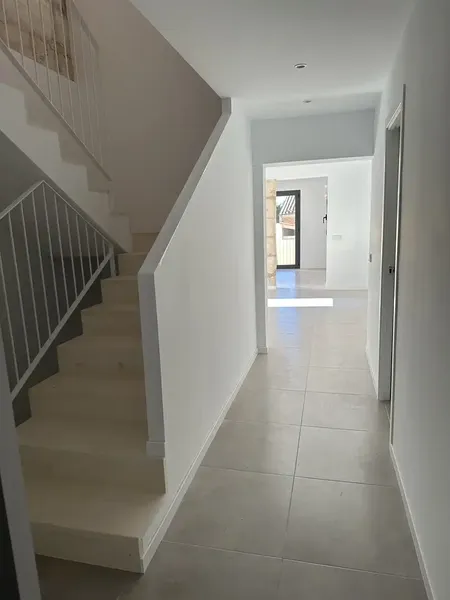 Two-bedroom, two-bathroom flat on the first and second floor — photo 1
