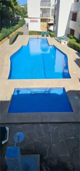 Bonito piso, con piscina y jardines comunitario a 50 metros de la playa, 1 habitación, cocinasalón, baño y terraza. Amueblado con lavadora,  — photo 9
