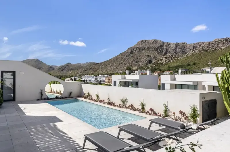 Fully furnished penthouse with private rooftop pool — photo 2