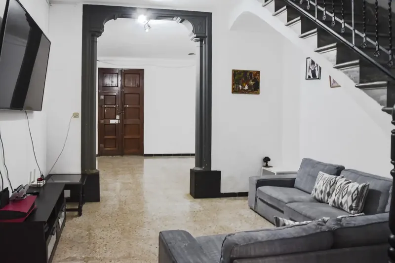 Discover this magnificent house with authentic Mallorcan character, located in the heart of the old town of Manacor, surrounded by shops, services and — photo 5