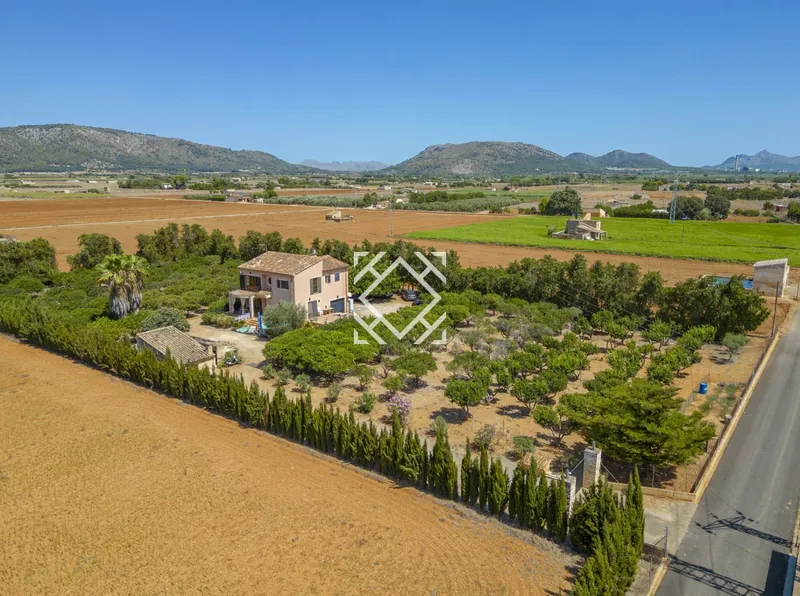 Spacious countryside villa with mountain views for sale in Sa Pobla, Mallorca — photo 5