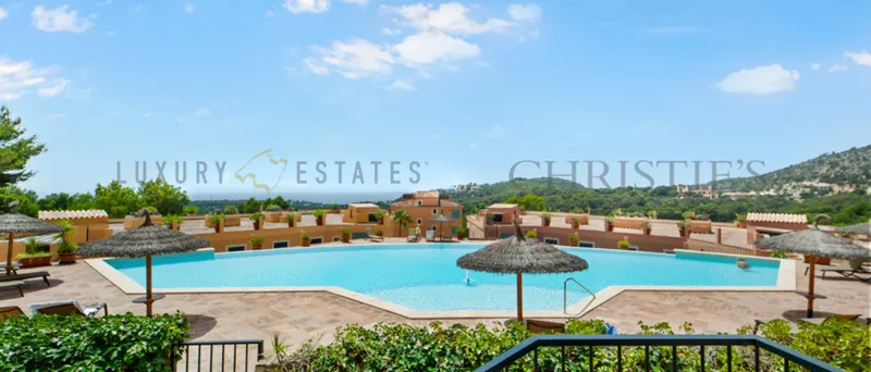 Large apartment in Olinto in Bendinat with sea views — photo 1