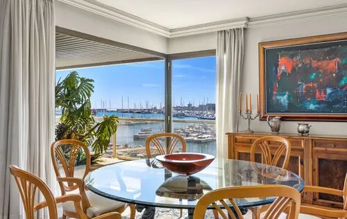 5 Bedrooms on Paseo Marítimo — photo 2