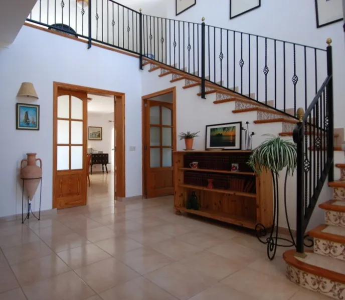 Villa in a quiet street in Cala Llombards with beautiful views to the sea — photo 3