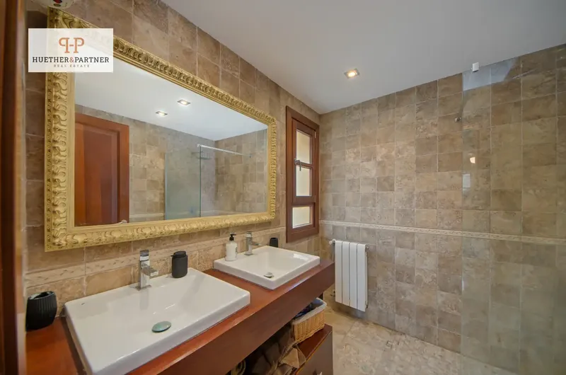 This spacious detached house is located in a quiet area at the foot of the Serra de Tramuntana, a World Heritage Site — photo 12