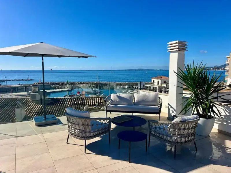 This elegant duplex penthouse is for sale in El Molinar, one of the most sought-after coastal neighborhoods in Mallorca, with an ideal location — photo 1