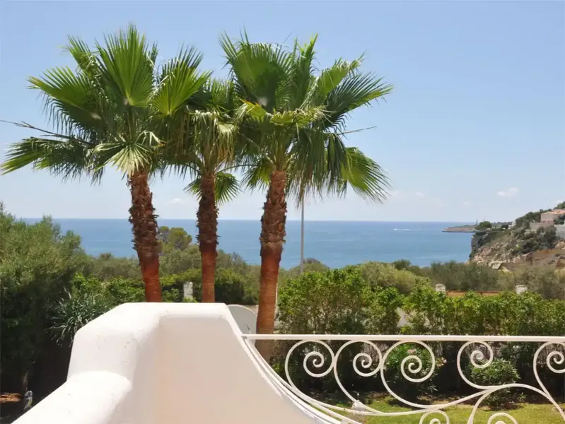 Experience the ultimate Mediterranean lifestyle with this stunning Ibizan-style villa for sale in Sol de Mallorca, one of Mallorca’s most ex — photo 11