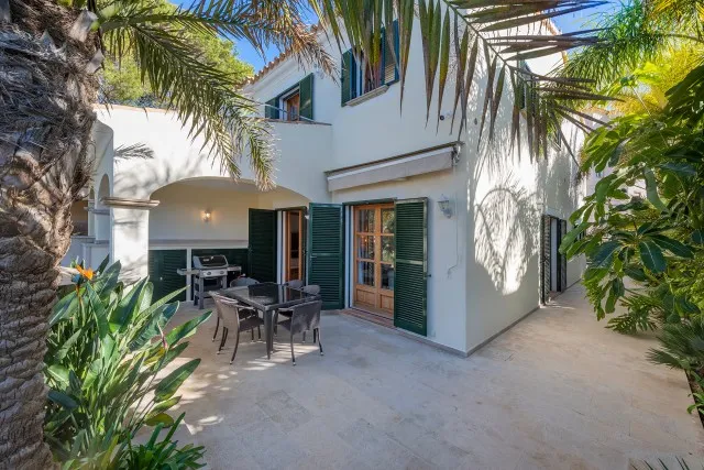 Frontline villa with holiday license for sale in Cala Pi, Mallorca — photo 4
