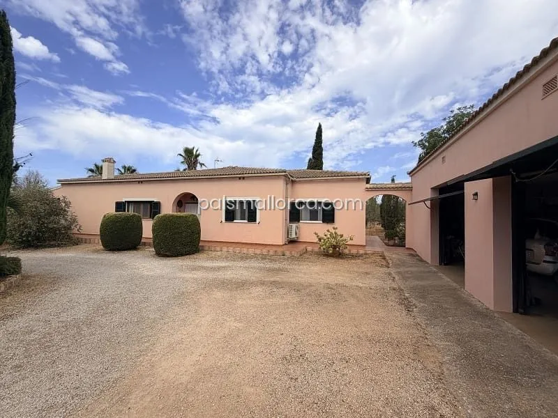 Villa in Llucmajor — photo 1