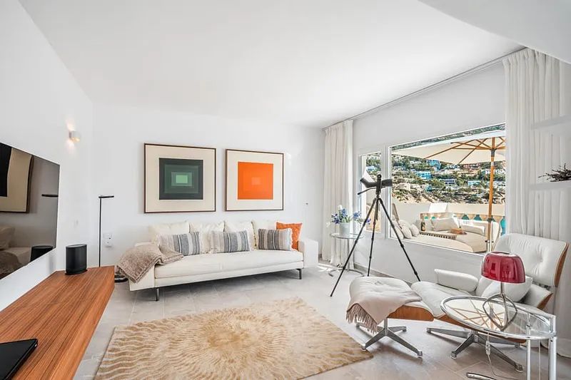 Modern apartment right above the sea — photo 11