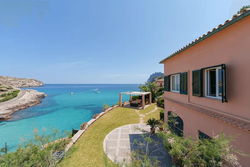 Villa by the sea in Cala Sant Vicenç - A paradise on the north coast of Mallorca — photo 2