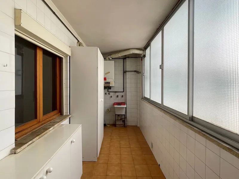 Spacious apartment with balcony, 3 bedrooms, 2 bathrooms, terrace, and elevator. Palma Old Town. — photo 6