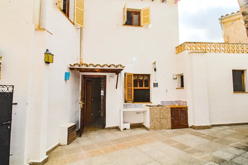 Ref.2451C – S'Arraco – Townhouse in central location with patio — photo 2