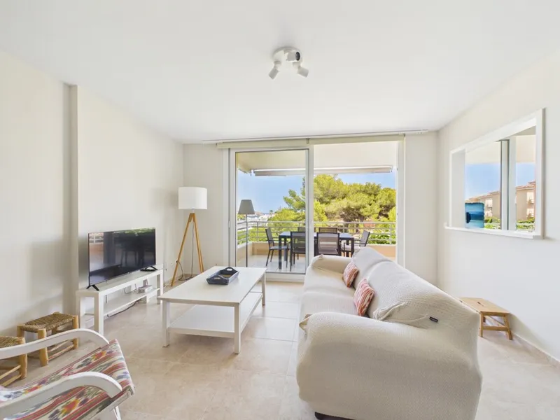 Three-Bedroom Apartment with Communal Pool in Porto Colom. Available from Mid-September to Mid-June 2027 — photo 3