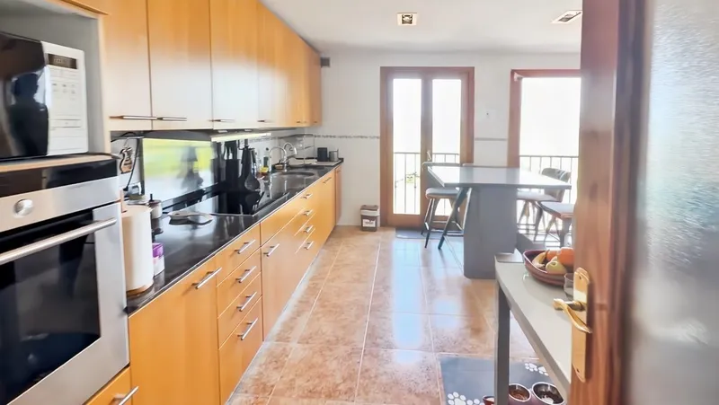 Spectacular spacious and bright apartment with mountain views — photo 8