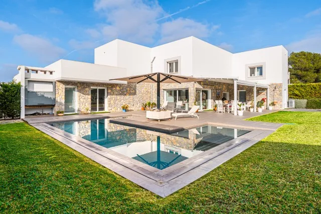 El Toro - Port Adriano prestigious area house for sale with many special features and private terrace — photo 1