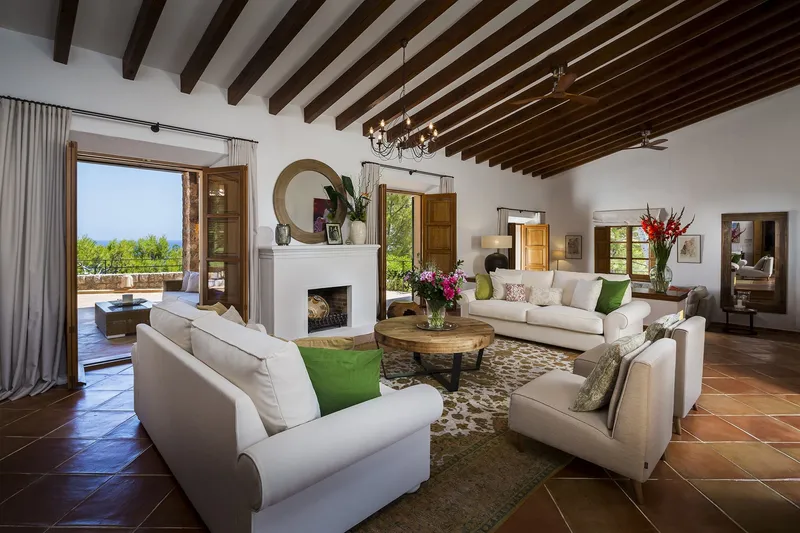 Vacation rental: Villa with sea and mountain views — photo 6