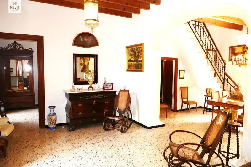 IKV00379-1. Spectacular manor house for sale in the center of Biniali with garage and large garden, built in 1900. — photo 6