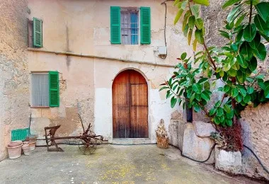 Large traditional house to renovate in Ses Alqueries — photo 1