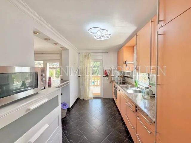 260m² detached house with 5 bedrooms, pool & sea views for sale — photo 8