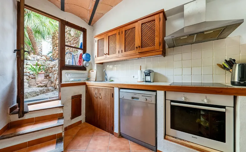Village house with garden and panoramic views — photo 4