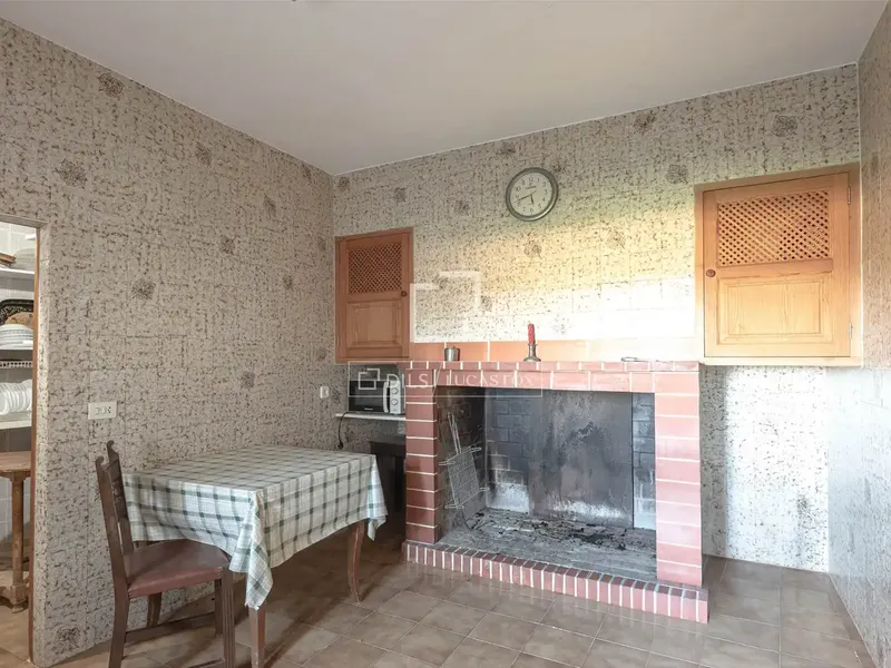 Spacious traditional Mallorcan country house for renovation, distributed over two floors, with several rooms, several small bathrooms, kitchen — photo 7